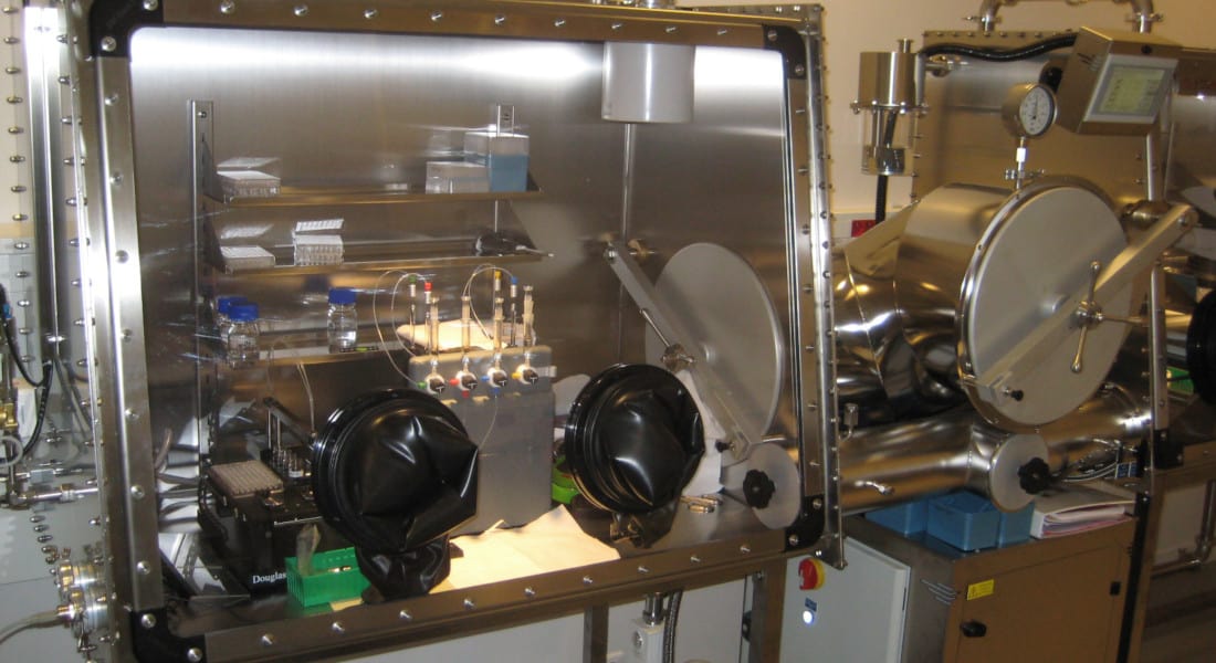 college-france-research-laboratory-glove-box Équipement de laboratoire pour atmosphère inerte