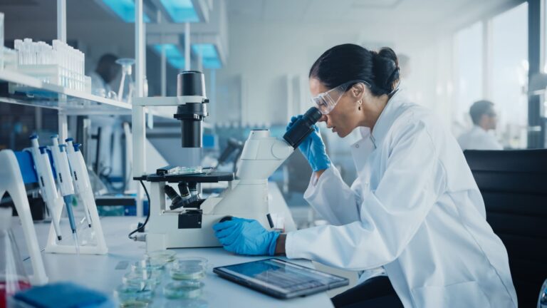 Chimie est l’un des principaux domaines d’application pour la boite à gants PureEvo